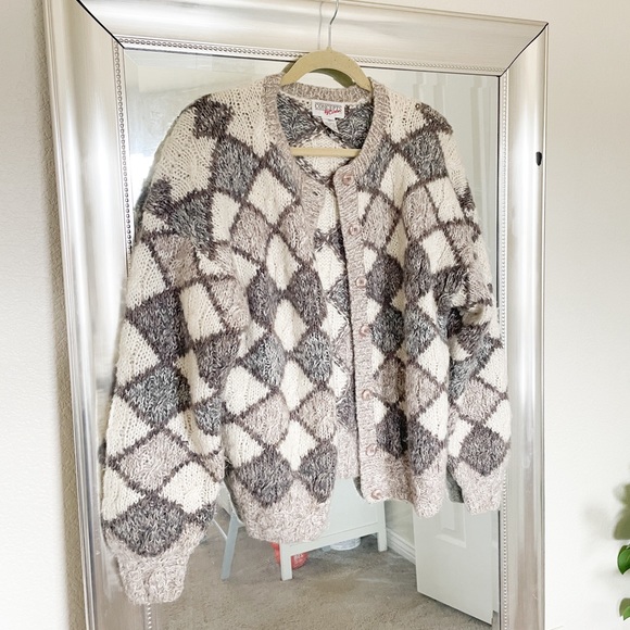 Vintage Luxury Sweater - Picture 3 of 8